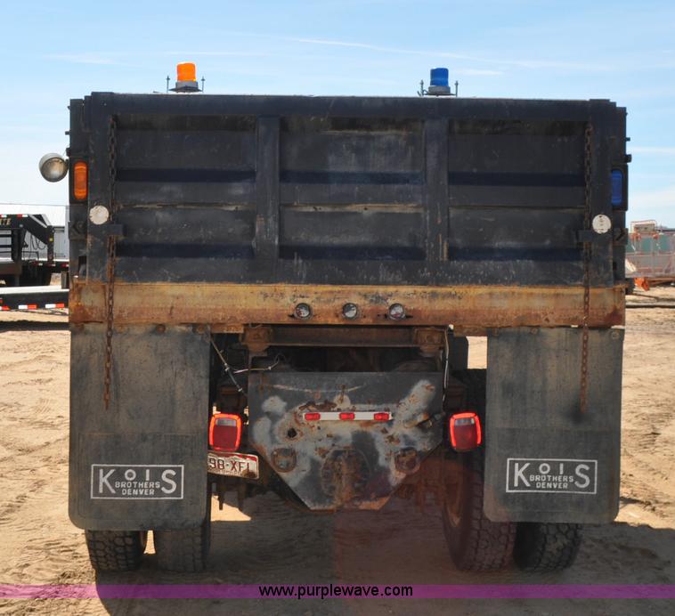 image for item F2343 1993 Ford F700 dump truck