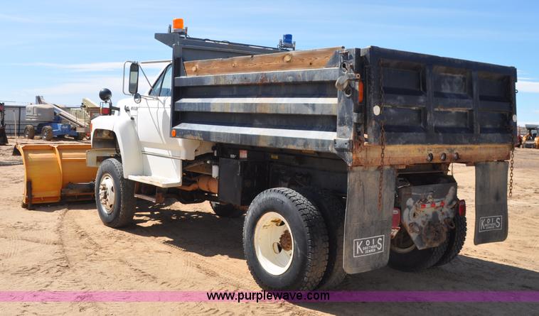 image for item F2343 1993 Ford F700 dump truck