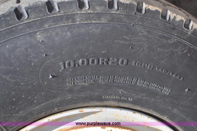 image for item F2343 1993 Ford F700 dump truck