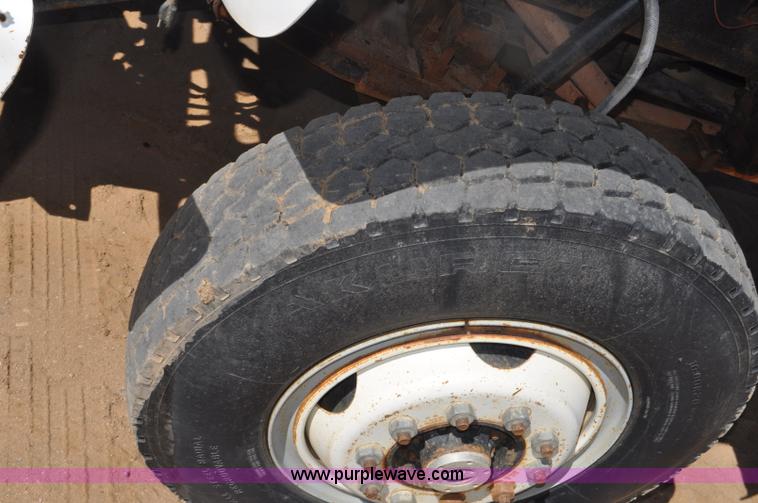 image for item F2343 1993 Ford F700 dump truck
