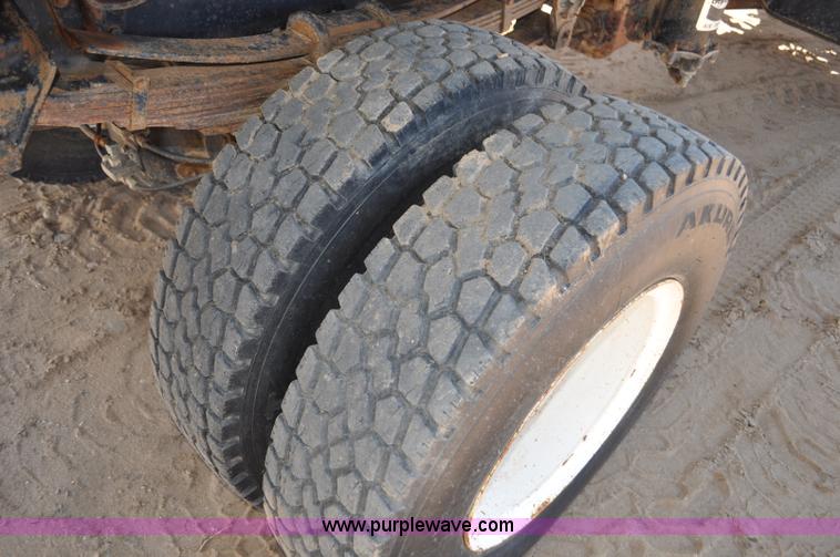 image for item F2343 1993 Ford F700 dump truck