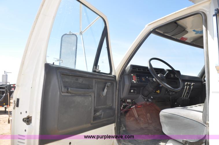image for item F2343 1993 Ford F700 dump truck