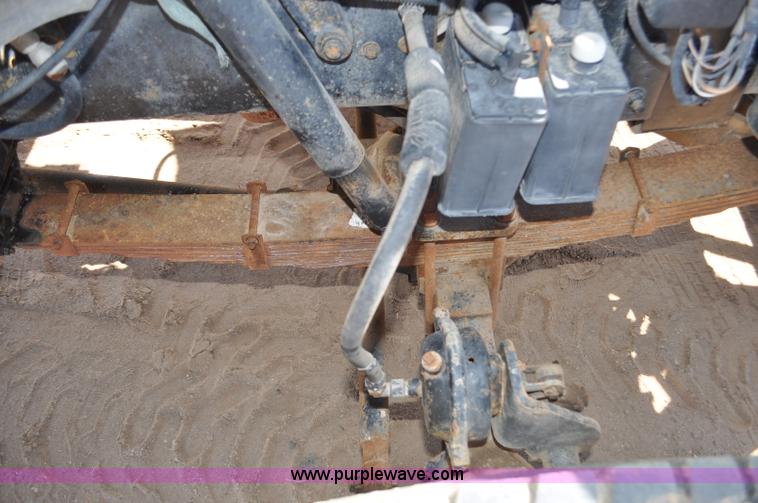 image for item F2343 1993 Ford F700 dump truck