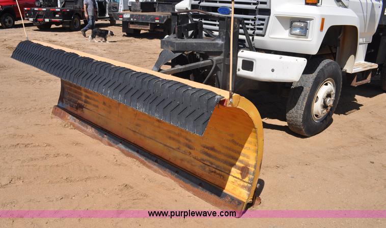 image for item F2343 1993 Ford F700 dump truck