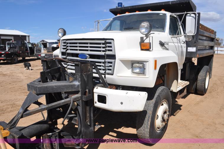 image for item F2343 1993 Ford F700 dump truck