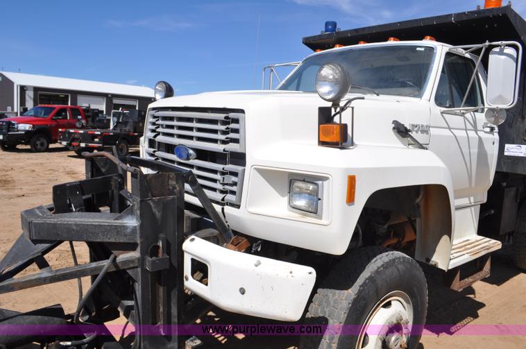 image for item F2343 1993 Ford F700 dump truck