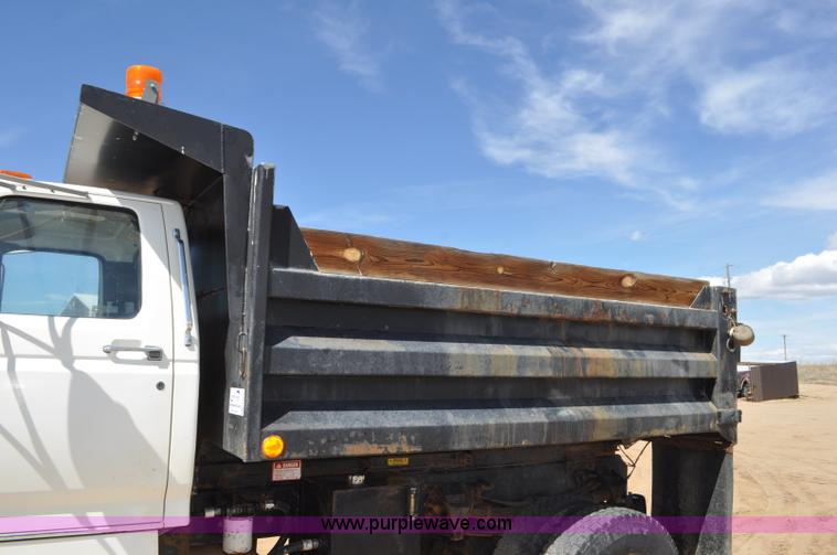 image for item F2343 1993 Ford F700 dump truck