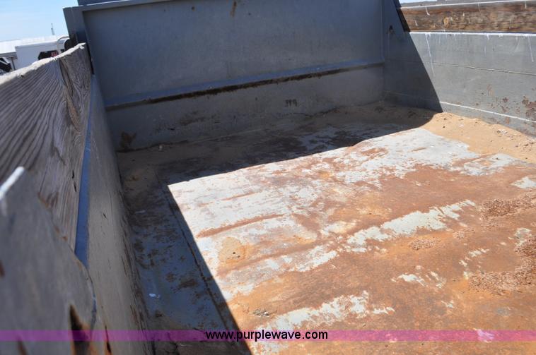 image for item F2343 1993 Ford F700 dump truck