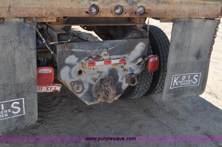 image for item F2343 1993 Ford F700 dump truck