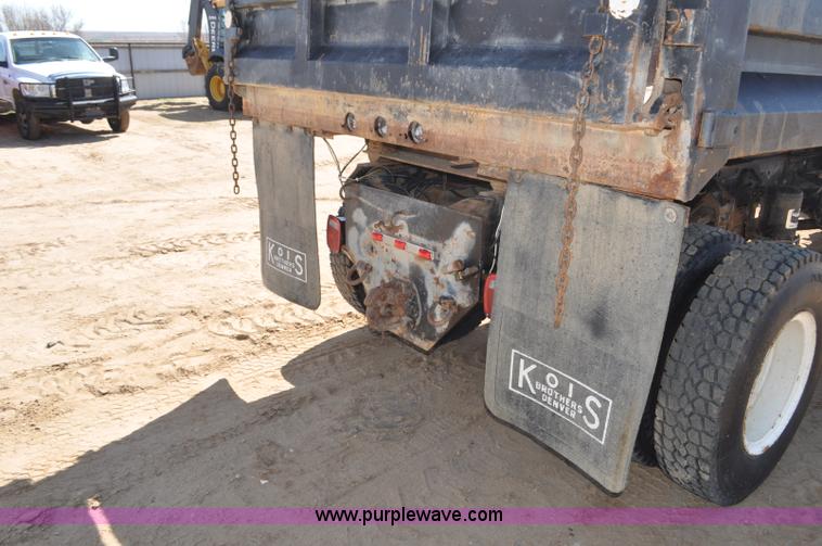 image for item F2343 1993 Ford F700 dump truck