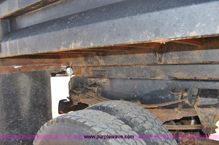 image for item F2343 1993 Ford F700 dump truck