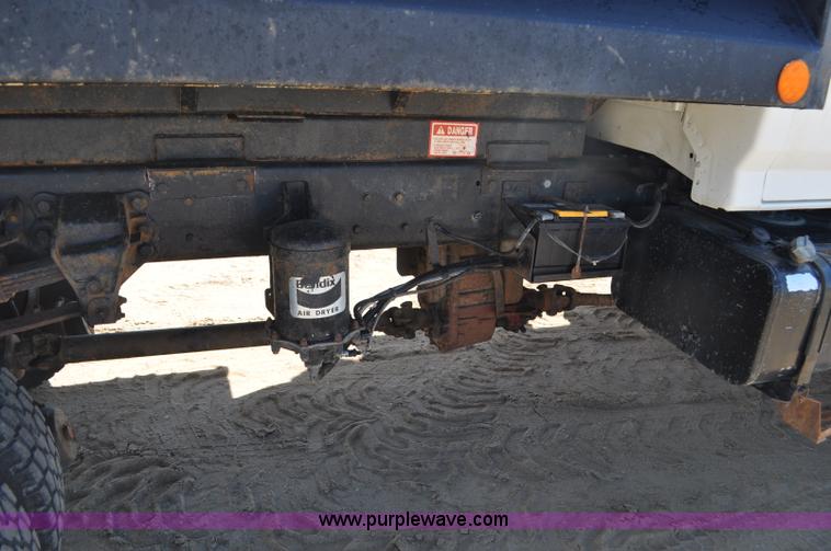 image for item F2343 1993 Ford F700 dump truck