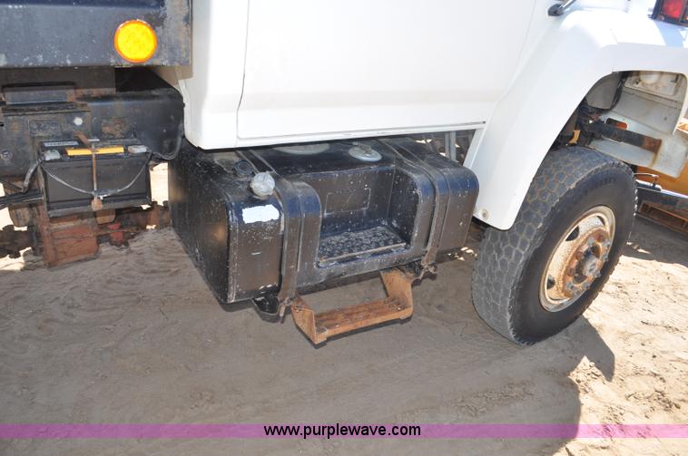 image for item F2343 1993 Ford F700 dump truck