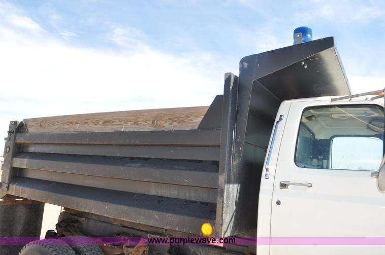 image for item F2343 1993 Ford F700 dump truck