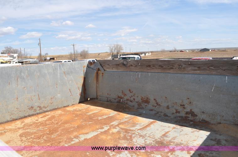 image for item F2343 1993 Ford F700 dump truck