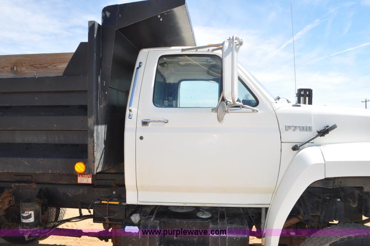 image for item F2343 1993 Ford F700 dump truck