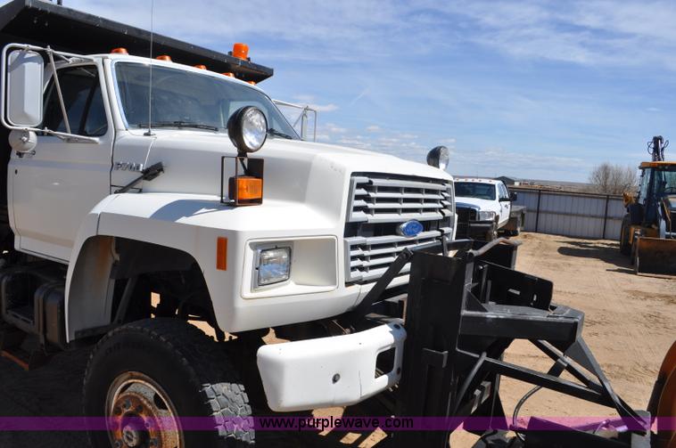 image for item F2343 1993 Ford F700 dump truck