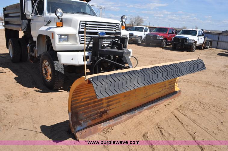 image for item F2343 1993 Ford F700 dump truck