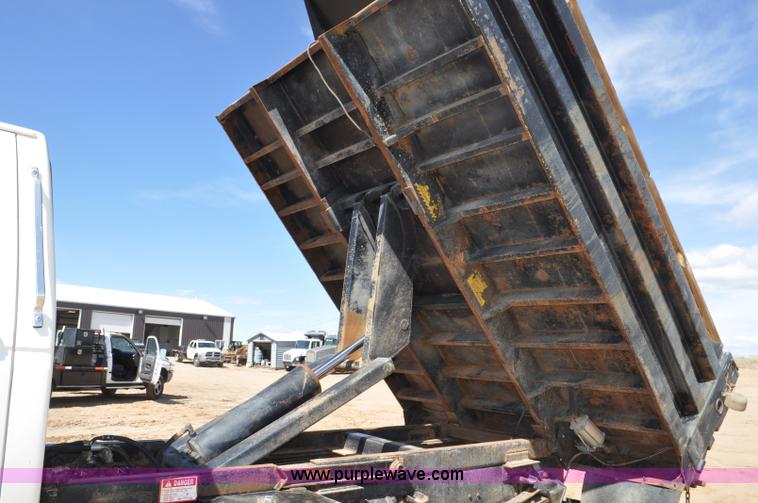 image for item F2343 1993 Ford F700 dump truck