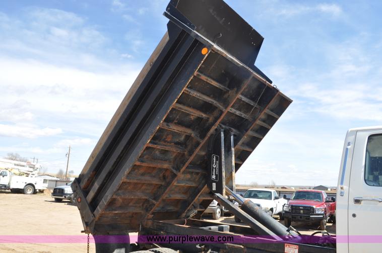 image for item F2343 1993 Ford F700 dump truck
