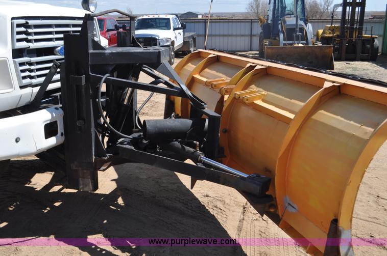 image for item F2343 1993 Ford F700 dump truck