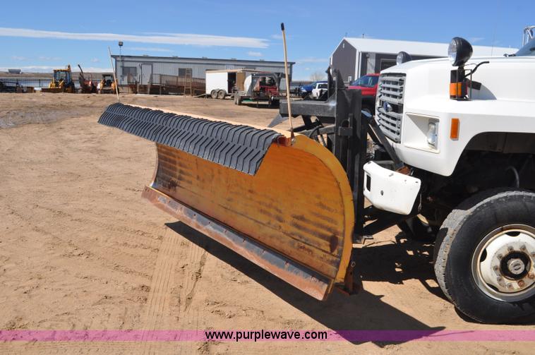 image for item F2343 1993 Ford F700 dump truck