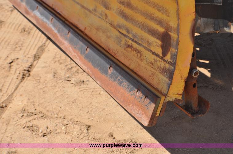 image for item F2343 1993 Ford F700 dump truck