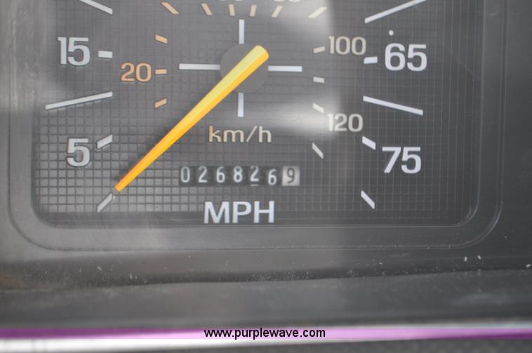 image for item F2343 1993 Ford F700 dump truck