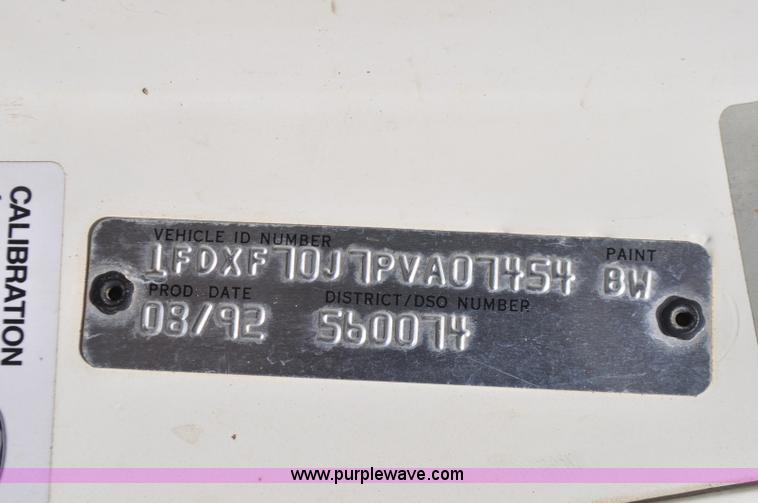 image for item F2343 1993 Ford F700 dump truck