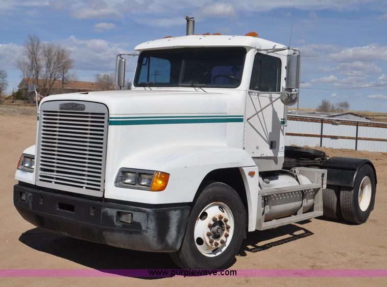 image for item F2344 1995 Freightliner FLD semi truck