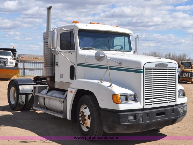 image for item F2344 1995 Freightliner FLD semi truck