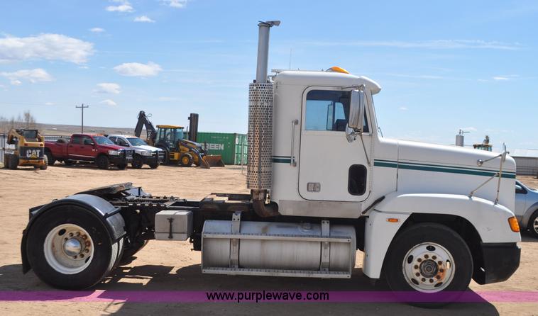 image for item F2344 1995 Freightliner FLD semi truck