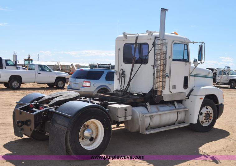 image for item F2344 1995 Freightliner FLD semi truck