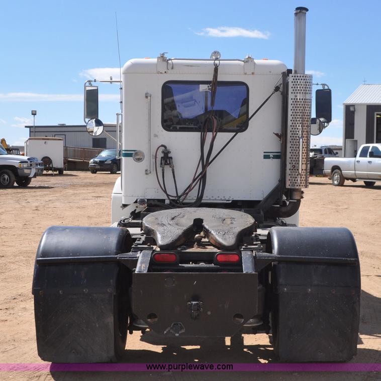 image for item F2344 1995 Freightliner FLD semi truck