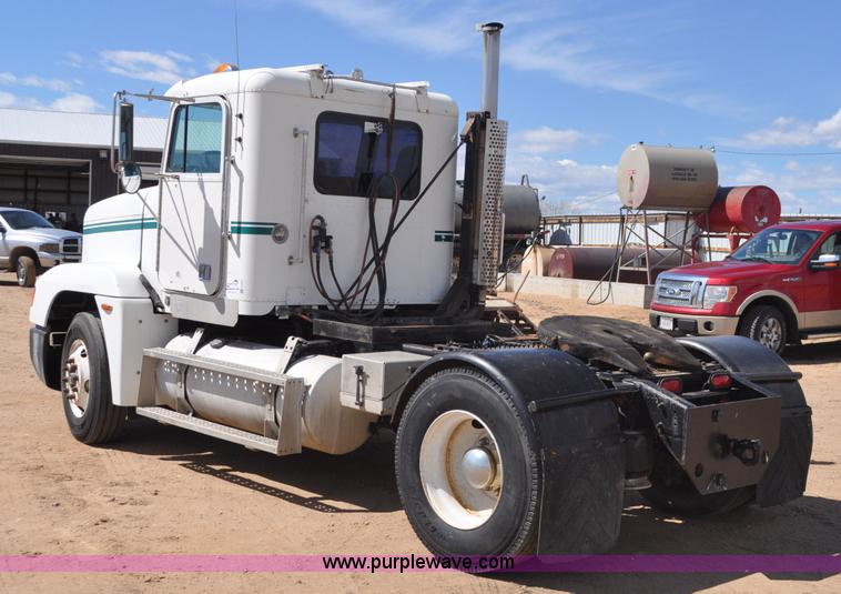 image for item F2344 1995 Freightliner FLD semi truck