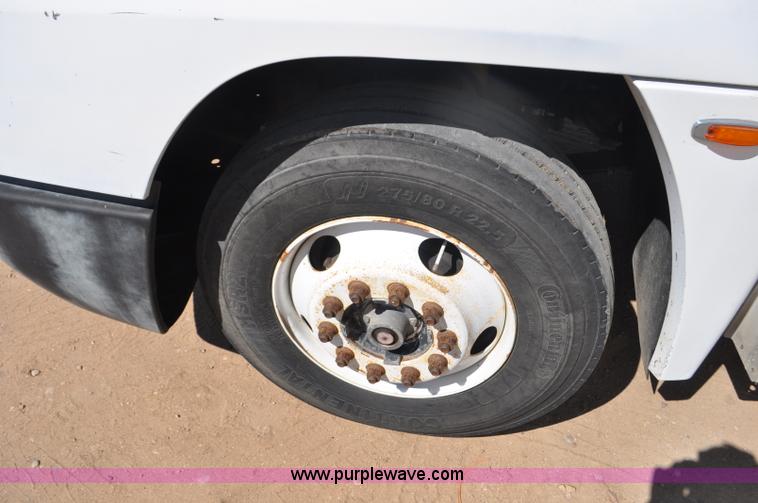 image for item F2344 1995 Freightliner FLD semi truck