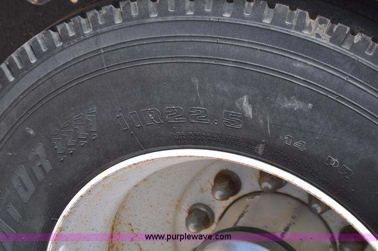 image for item F2344 1995 Freightliner FLD semi truck