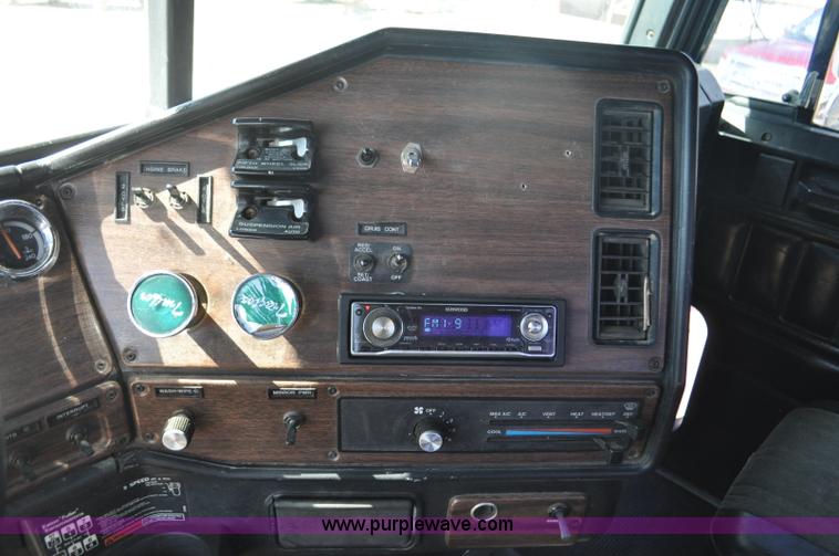 image for item F2344 1995 Freightliner FLD semi truck