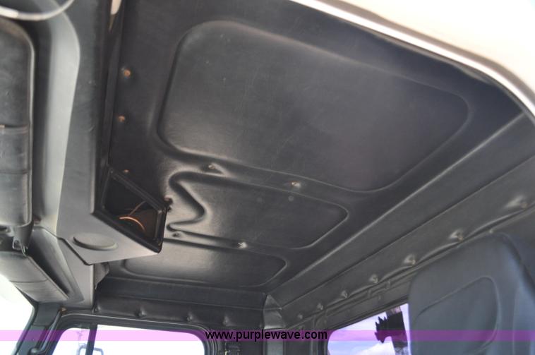 image for item F2344 1995 Freightliner FLD semi truck