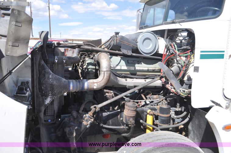 image for item F2344 1995 Freightliner FLD semi truck