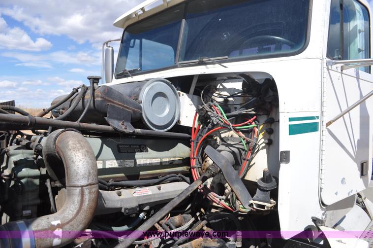 image for item F2344 1995 Freightliner FLD semi truck