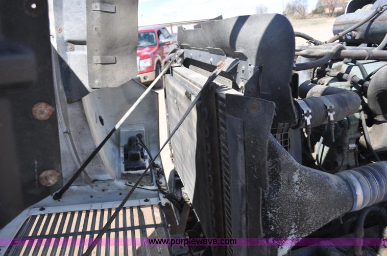 image for item F2344 1995 Freightliner FLD semi truck