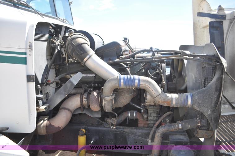 image for item F2344 1995 Freightliner FLD semi truck