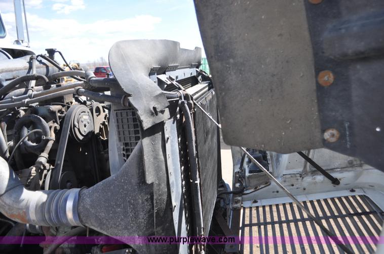 image for item F2344 1995 Freightliner FLD semi truck