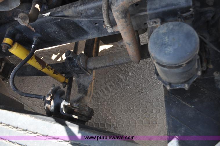 image for item F2344 1995 Freightliner FLD semi truck