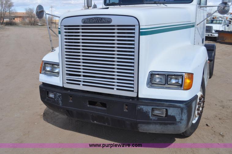 image for item F2344 1995 Freightliner FLD semi truck