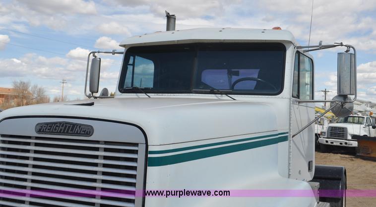 image for item F2344 1995 Freightliner FLD semi truck