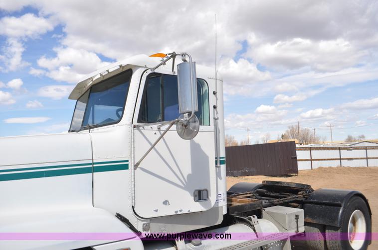 image for item F2344 1995 Freightliner FLD semi truck