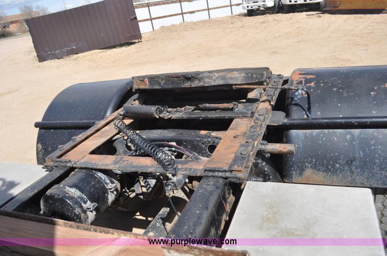 image for item F2344 1995 Freightliner FLD semi truck