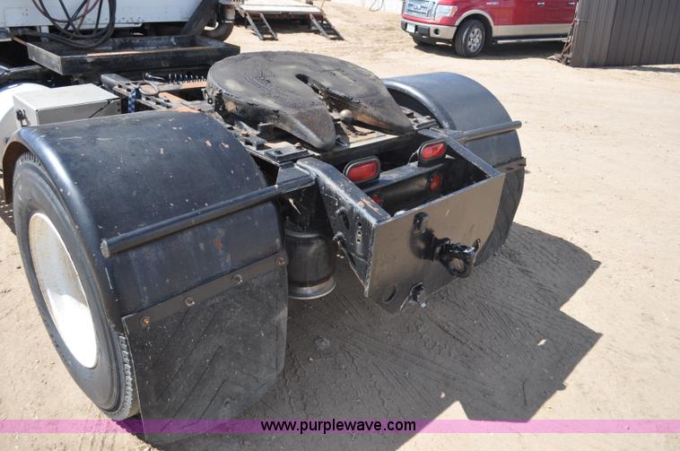 image for item F2344 1995 Freightliner FLD semi truck